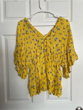 L Love Women’s size Medium Yellow Floral V-Neck Women's Blouse
